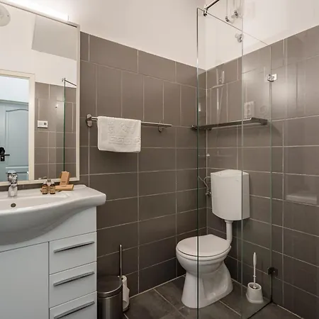 شقة B8 - Grand Boulevard Cozy - Location By Bqa بودابست