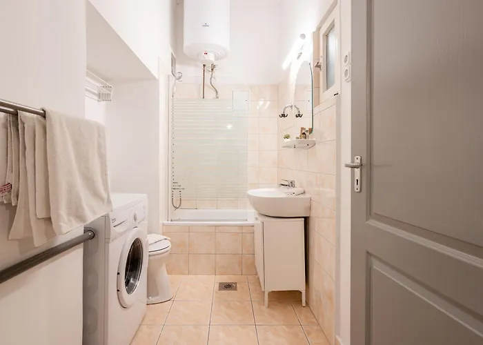 B8 - Grand Boulevard Cozy - Location By Bqa Apartman Budapest